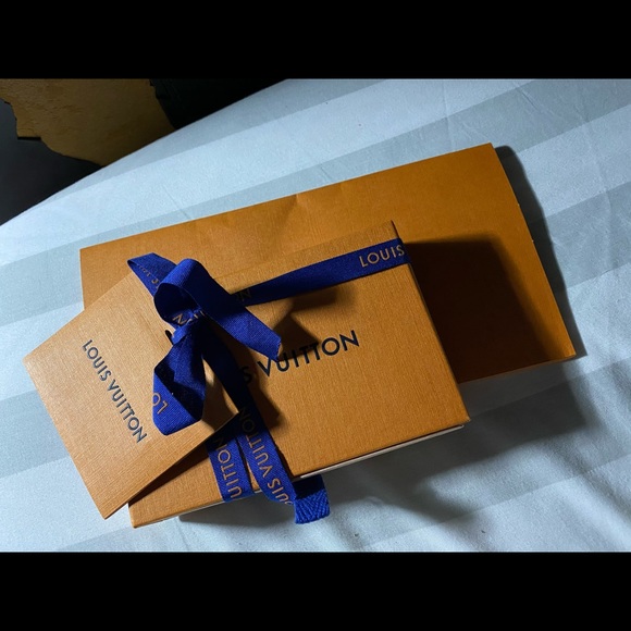 Louise Vuitton key pouch - Picture 2 of 4